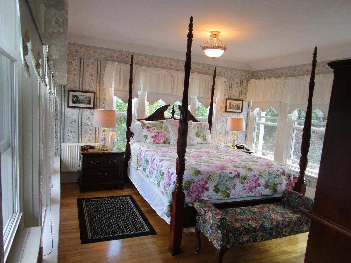 The Dawson House Bed & Breakfast 샬럿타운 외부 사진